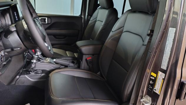Jeep Wrangler 2.0T Unlimited Sahara Auto 4WD - Foto 10