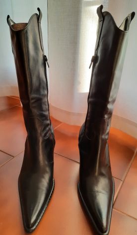 STIVALI DI PELLE NERI NUOVI - Foto 2