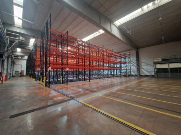 Immobile di 11300 m² con più di 5 locali in affitto a Inveruno - Foto 9