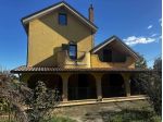 Villa in Vendita in zona INCORONATA con giardino