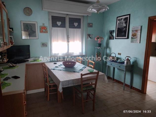 Casa bifamiliare in posizione centrale con ampio scoperto esclusivo, garage e due unità abitative - Foto 10