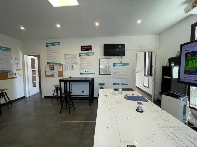 ampio ufficio open space + sala riunioni + n. 2 posti auto privati - Foto 17