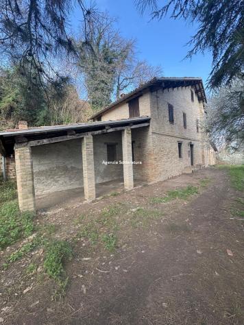 FARNETO VENDESI CASA SINGOLA CON DUE ETTARRI DI TERRENO AGRICOLO - Foto 3