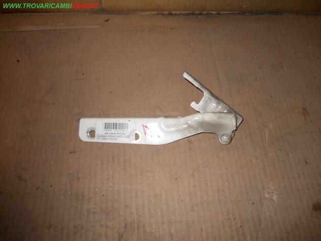 CERNIERA COFANO ANT.D. BIANCO FIAT DOBLO' (223-3C)  Carrozzeria  Lamierati esterni  Cofano  Cerniera cofano  FIAT - DOBLO - 01-01-2001 - 01-10-2005, F