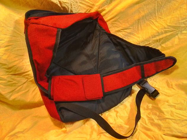 Zaino monospalla bordeaux, con 3 tasche esterne, 1 tasca interna e portacellula - Foto 6