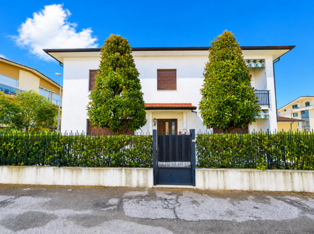 Casa singola in vendita a Marina di Carrara - Carrara 280 mq Rif: 1429008