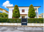 Casa singola in vendita a Marina di Carrara - Carrara 280 mq  Rif: 1429008