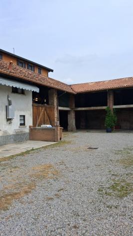 Ampio Cascinale con Corte Privata: Abitazione e Grandi Volumi Recuperabili - Foto 12