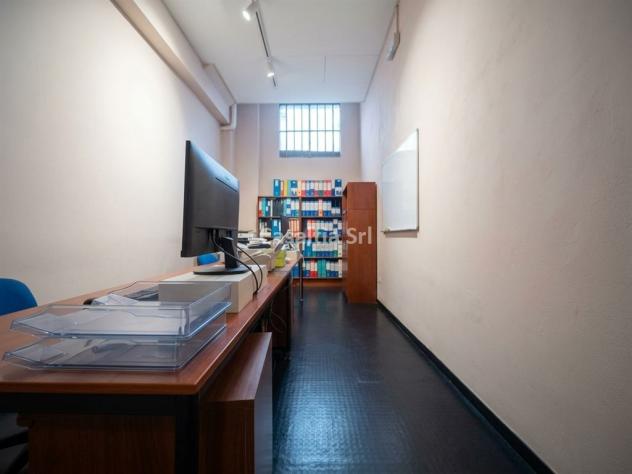 Spazio C3 con accesso furgoni, soppalco e ufficio - Foto 4