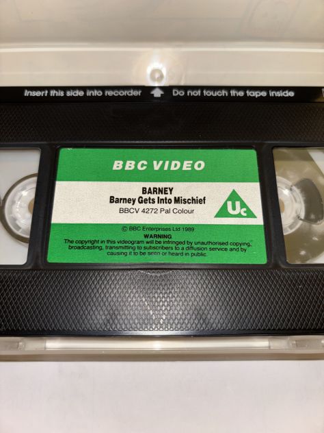 VIDEOCASSETTA COME NUOVA INTROVABILE COMPLETA DEL 1989”BARNEY-GETS INTO MISCHI - Foto 9