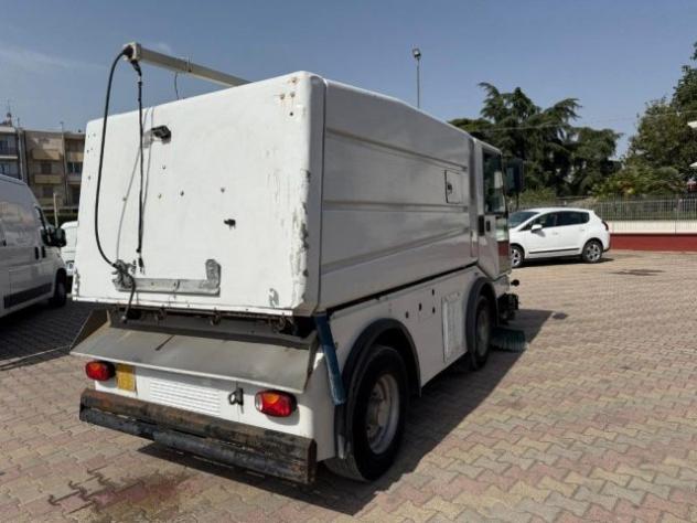 BUCHER GUYER SPAZZATRICE CON CASS. AUTOCARICANTE DA 4M³ rif. 23748653 - Foto 5