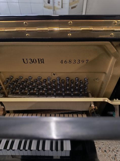 Pianoforte Yamaha U3 seminuovo modello U30 con trasporto e panca - Foto 3