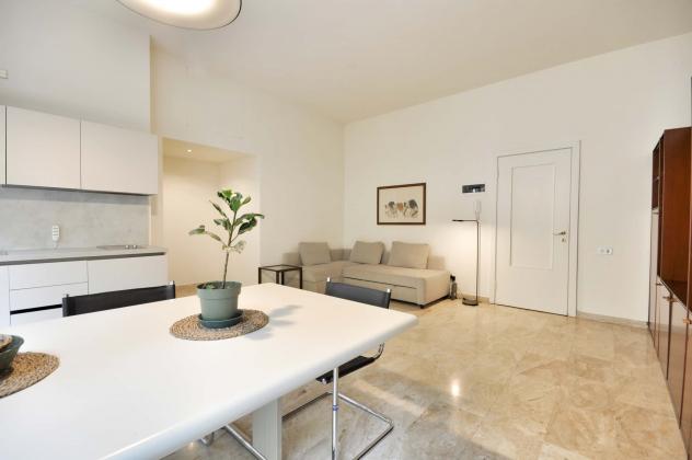Appartamento in Via Vincenzo Monti, Milano di 75 m² con 1 camera SX