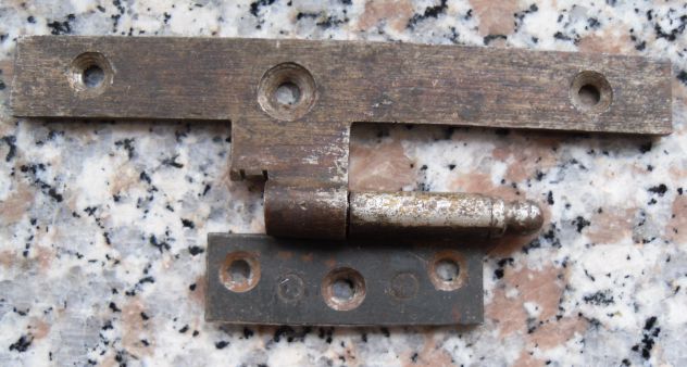 VECCHIA CERNIERA DA FISSARE SUL LEGNO O SUL FERRO -