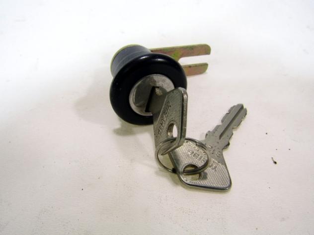 4474004 BLOCCHETTO CHIUSURA SERRATURA PORTA DESTRA CON CHIAVE FIAT 238 241 E 1.2 B SECONDA SERIE FINO AL 1979 RICAMBIO NUOVO