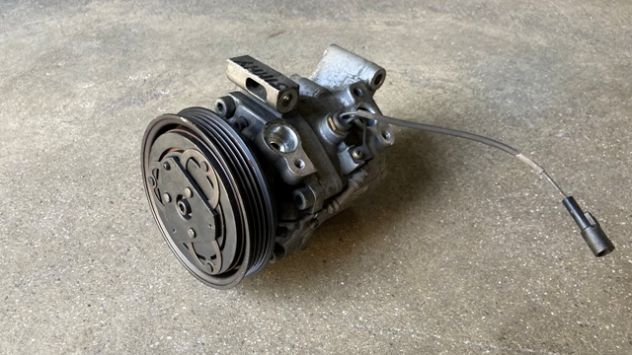Compressore climatizzatore Suzuki Jimny 1.3 benzina del 2003 (95201-77GB2) - Foto 2