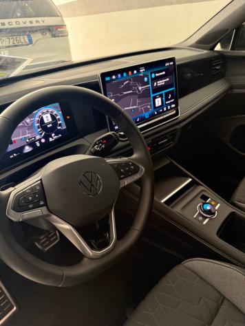 Volkswagen Tiguan 2.0 TDI 150 CV DSG Edition Plus - Foto 9