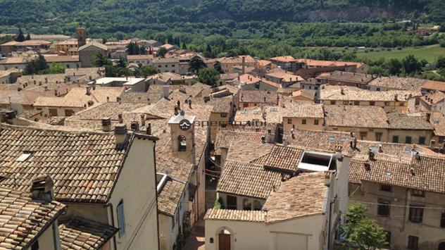 Nel cuore pulsante di fossombrone, in una posizione di prestigio su corso garibaldi, proponiamo in vendita/affitto locale commerciale di circa 25 mq a - Foto 4