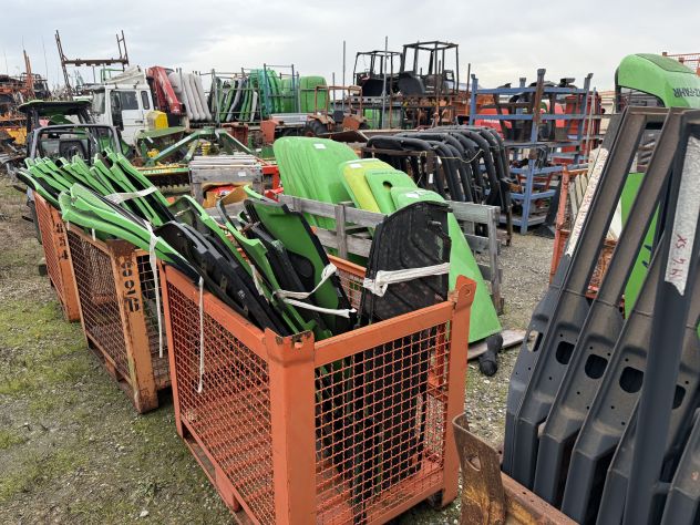 Magazzino componenti e ricambi per macchine agricole - Foto 8
