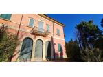 Villa di 250 m² con più di 5 locali in vendita a Cesena