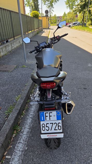 VENDESI MOTO HORNET 750 ANNO 2023 - Foto 4