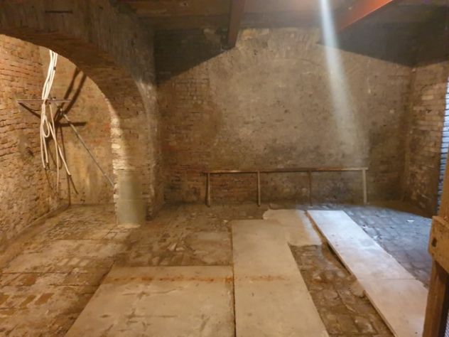 INTERA PALAZZINA NELLE VICINANZE DELLA PIAZZA - Foto 9