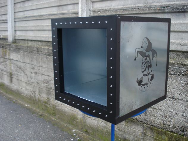 Cubo in Lamiera Con Foro