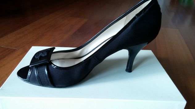 DECOLLETE OPEN TOE NERE CON FIBBIA - Foto 4