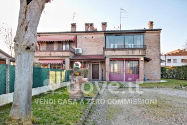 Casa indipendente di 198 m² con 4 locali e box auto doppio in vendita a Ferrara - Foto 2