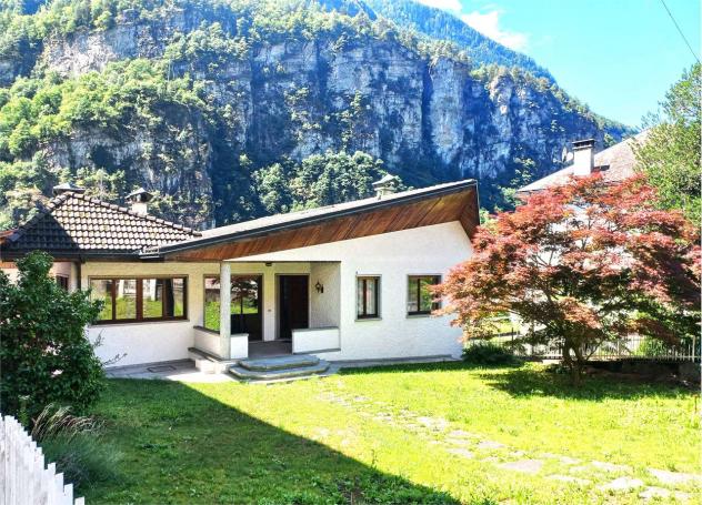 V000550 - VILLA CON 2 APPARTAMENTI GIARDINO E GARAGE