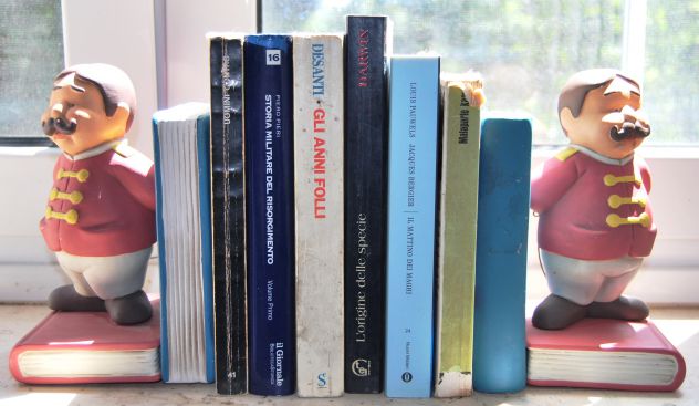 coppia di reggilibri in ceramica firmati la gatta - Foto 8