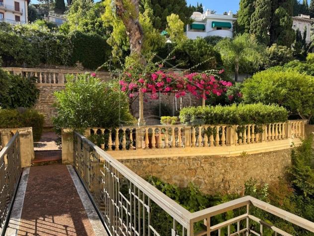 Alassio zona Parco fuor del vento ampio alloggio con mq. 400 di giardino, box e cantina sotto casa comodo al mare - Foto 2