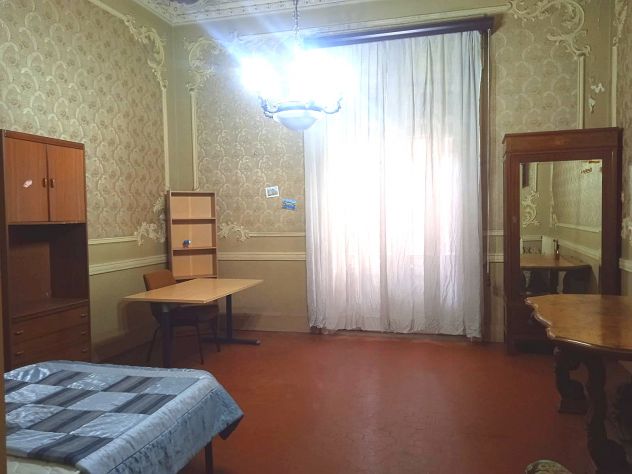 A studentessa ampia stanza singola in centralissimo appartamentoE 220