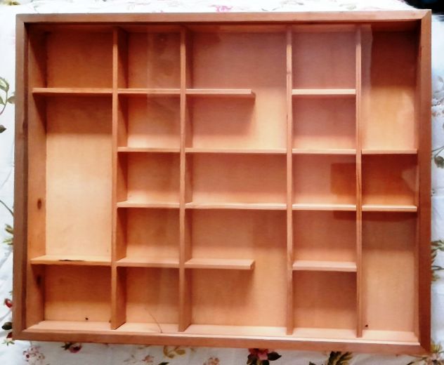 bacheca in legno con vetro 60x40xh6