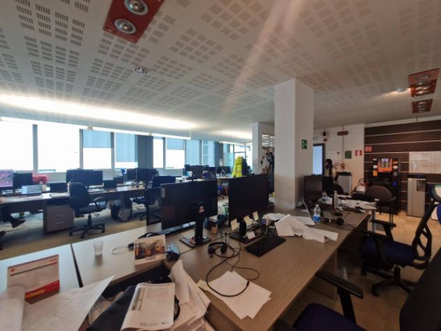 Immobile di 370 m² con più di 5 locali in affitto a Limbiate - Foto 13