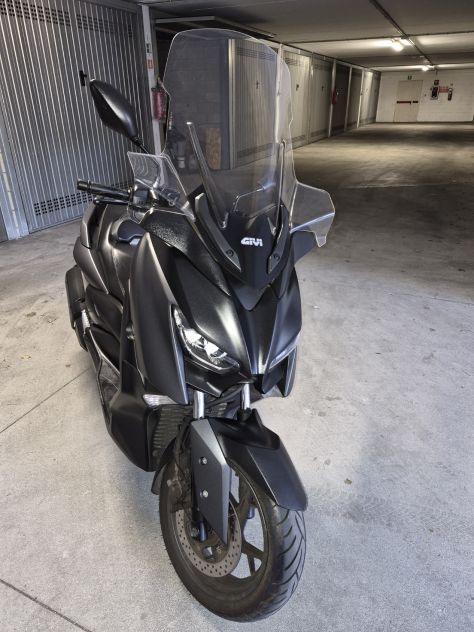 X MAX 300 ( FATTO REVISIONE E CINGHIA E RULLI ) - Foto 2