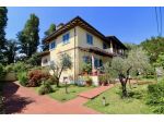 VILLA di 15 vani e di 300 mq (PIETRASANTA - Pietrasanta) rif. 046