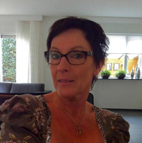 ANASTA-sia: alta 168cm, 63kg, cerco uomo vicino Tel: