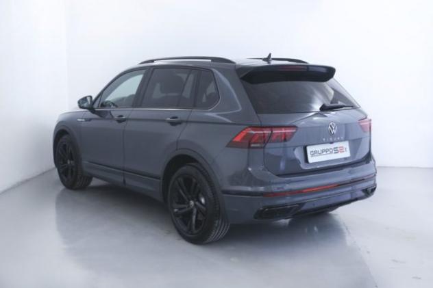 VOLKSWAGEN Tiguan 2.0 TDI 150 CV SCR DSG R-Line Black Pack/Matrix rif. 22640720 - Foto 6