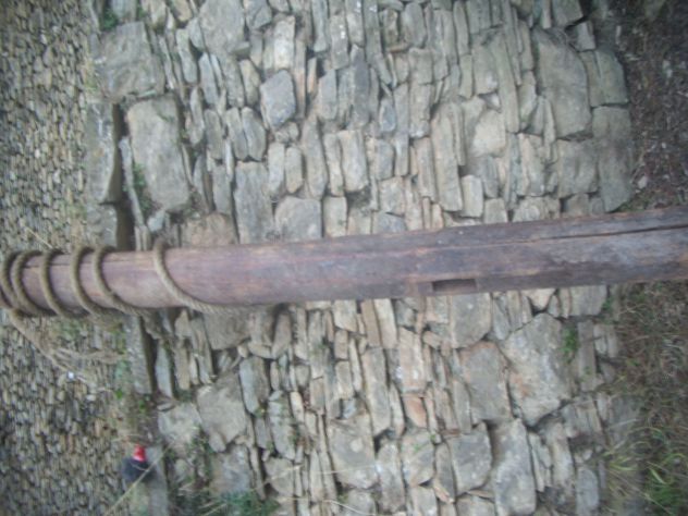 Antico frantoio intagliato in legno risalente a 230 anni fa - Foto 3