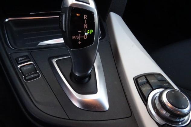 BMW Serie 3 318d Touring Business aut. - Foto 10