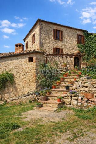 Porzione di casale toscano con terreno esterno - Crete Senesi - Foto 3