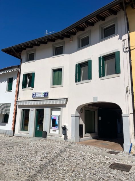 Lestizza appartamento + negozio