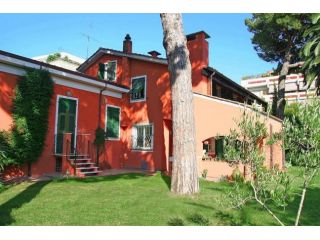 Villa in affitto a Avenza - Carrara 450 mq Rif: 1341171
