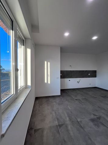 RIF. 561 €700,00 FRONTE VILLAGGIO COPPOLA APPARTAMENTO - Foto 3