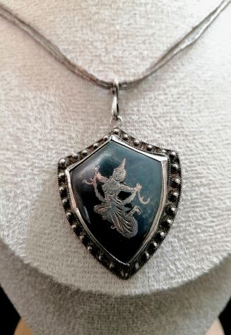 ANTICO PENDENTE IN ARGENTO STERLING FINEMENTE CESELLATO, THAILANDIA 1900. - Foto 2