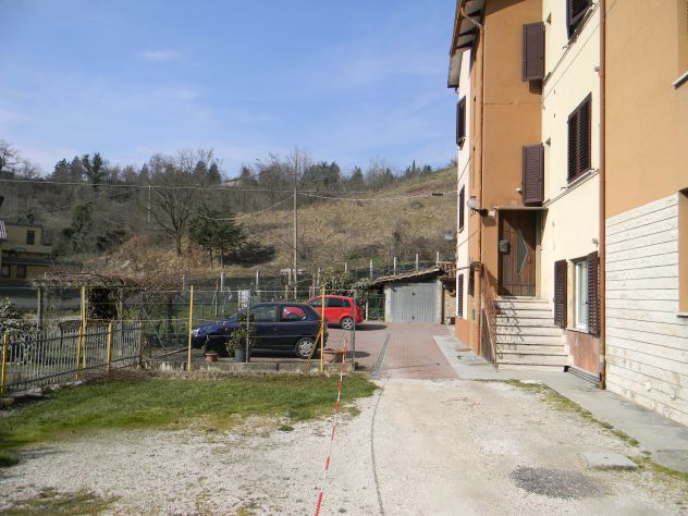 VILLETTA A SCHIERA CON 3 APPARTAMENTI A 2 Km DA URBINO - Foto 7
