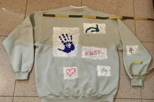 Abbigliamento e Scarpe customizzati a mano - Foto 5