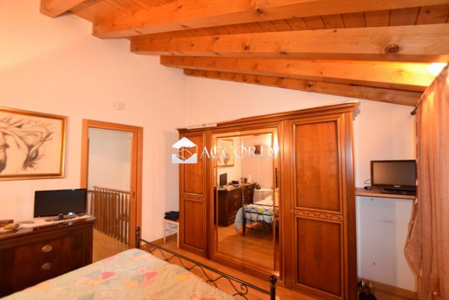 CASA INDIPENDENTE di 7 vani e di 250 mq (VIDOR) rif. DG179 - Foto 16