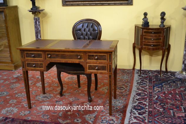 Tavolino-comodino a tre cassetti stile Luigi XV - Foto 9